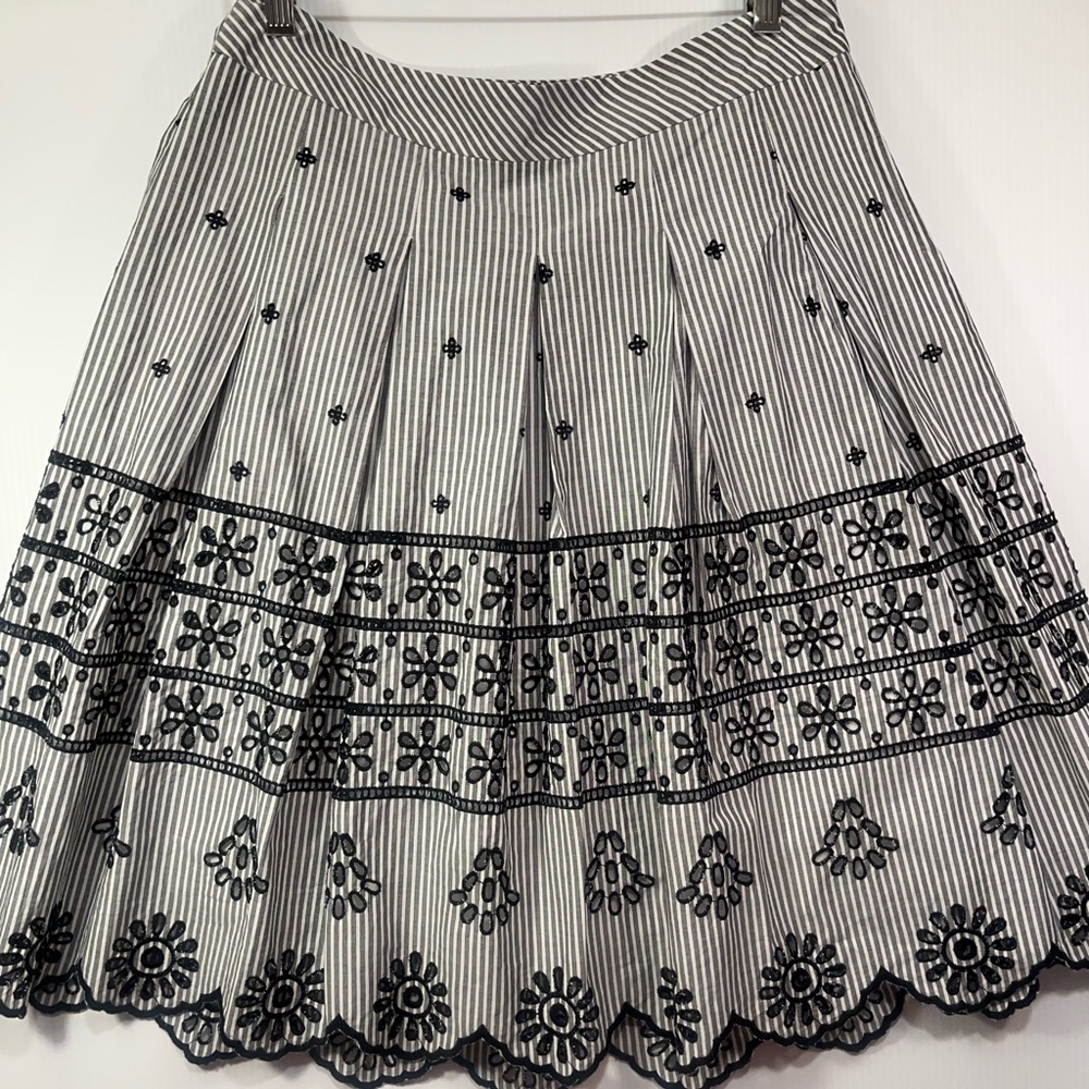 Talbot's Women's Size 8 Grey Striped Skirt with Black Eyelet Design Side Zip